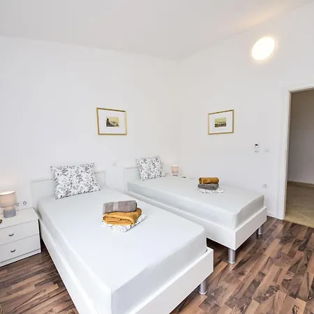 Apartment Nonie By Interhome